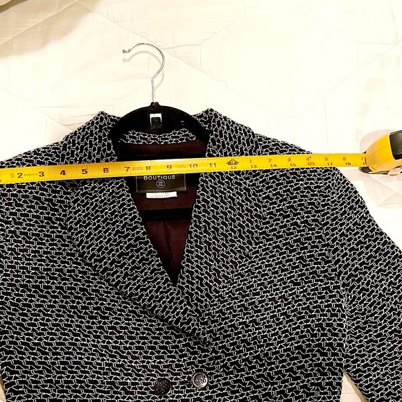 CHANEL Tweed Jacket!! Black & White Tweed Wool Jacket - Picture 11 of 15